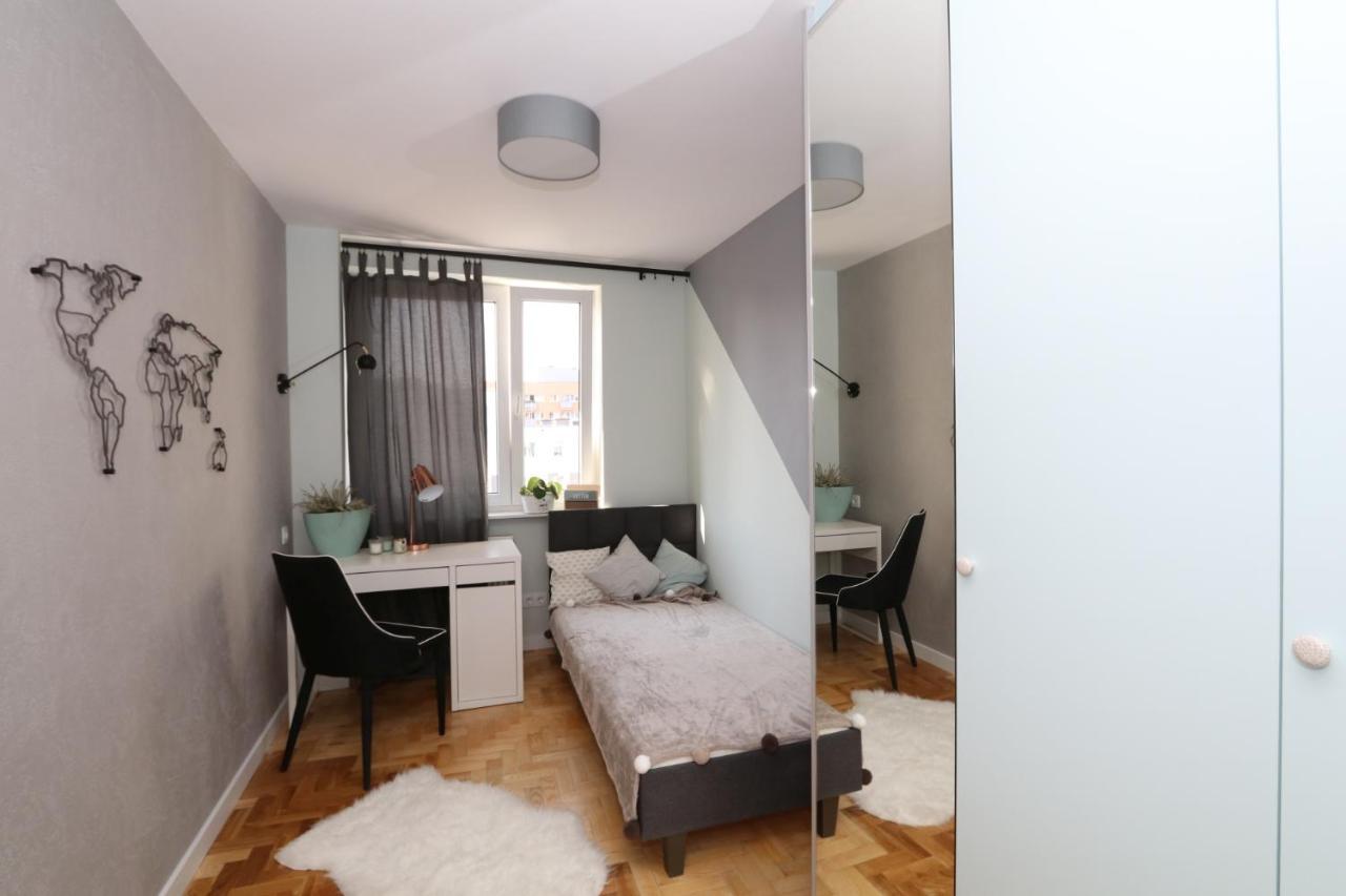 وارسو Romaszewskiego Zoliborz Bedroom Pokoj Metro المظهر الخارجي الصورة