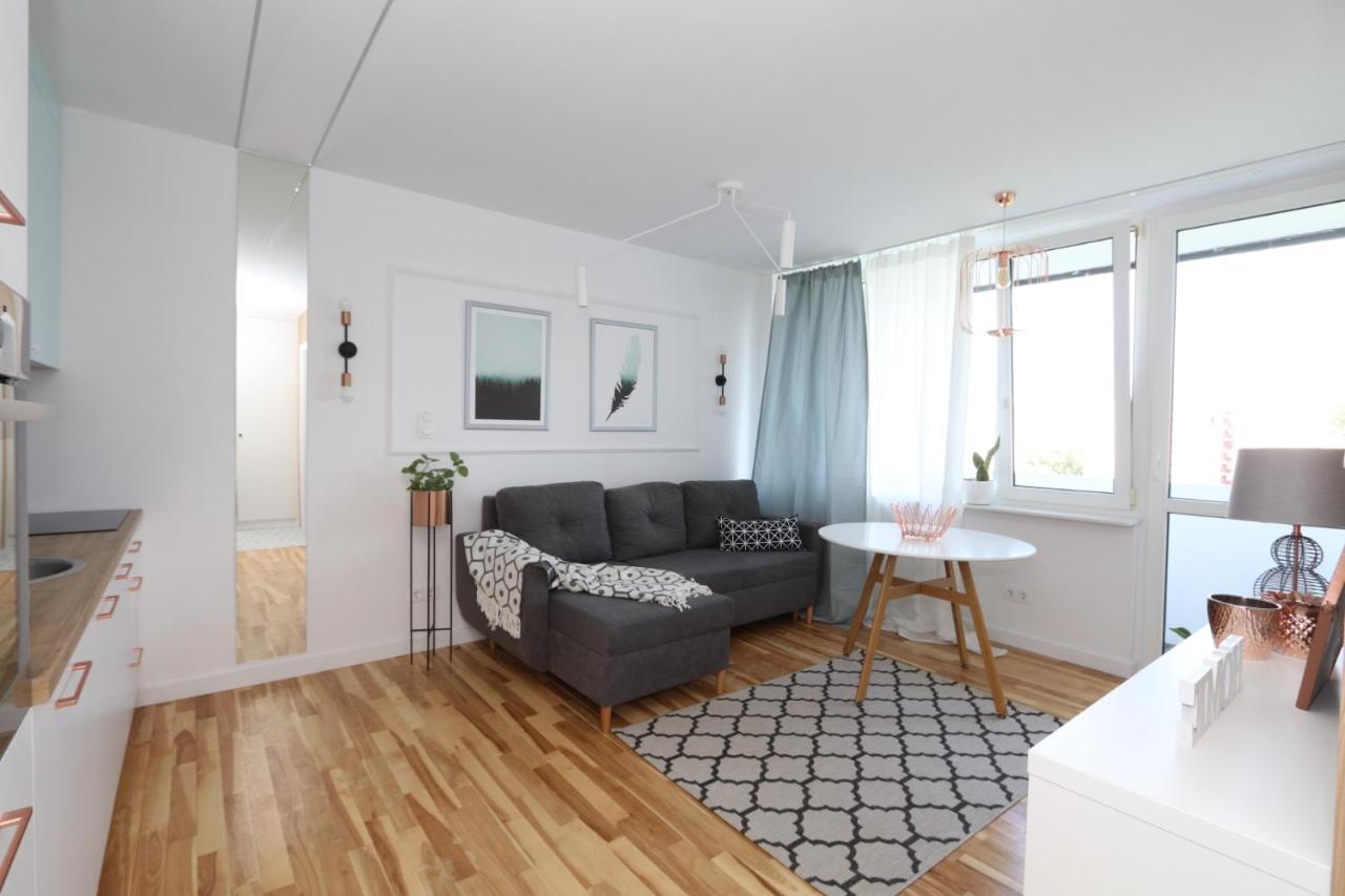 وارسو Romaszewskiego Zoliborz Bedroom Pokoj Metro المظهر الخارجي الصورة