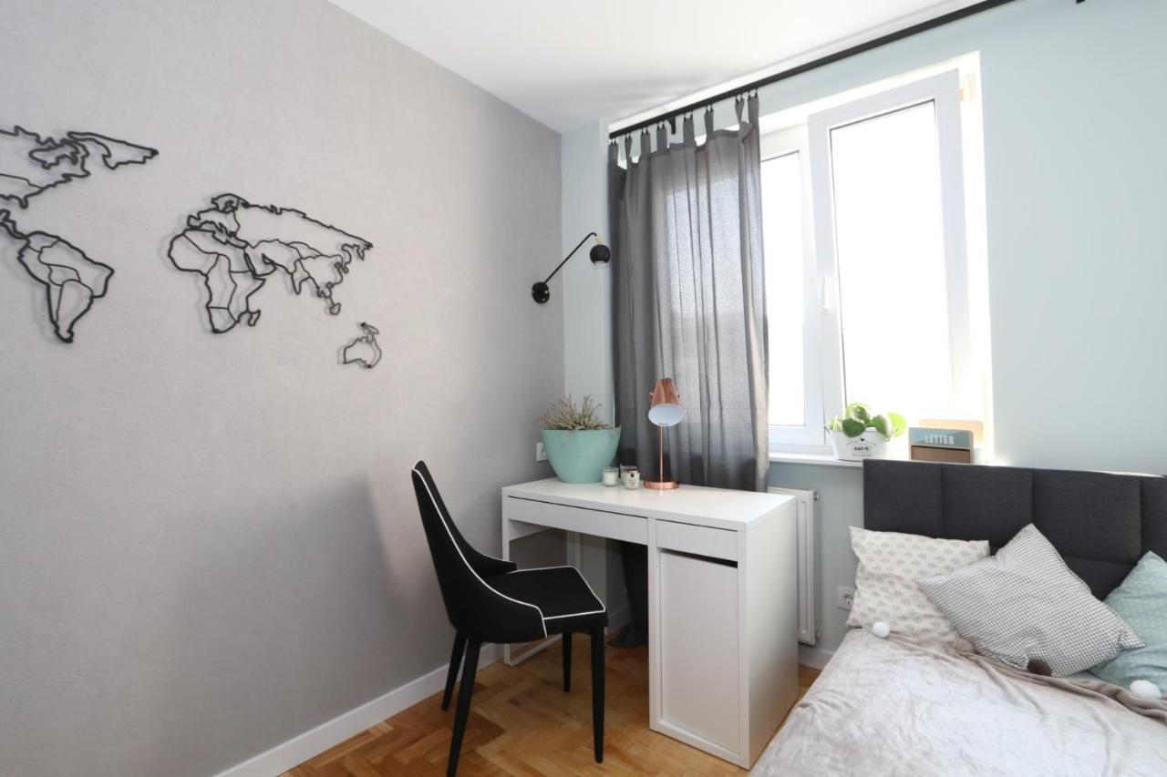 وارسو Romaszewskiego Zoliborz Bedroom Pokoj Metro المظهر الخارجي الصورة